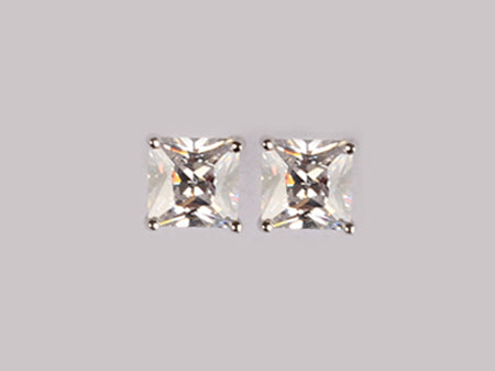 A White Cubic Zirconia Earring 5X5