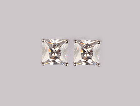 A White Cubic Zirconia Earring 5X5