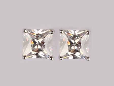 A White Cubic Zirconia Heavy weight Earring 7×7