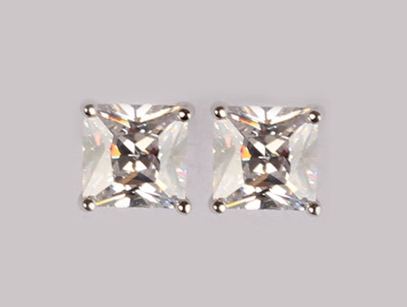 A White Cubic Zirconia Heavy weight Earring 7×7