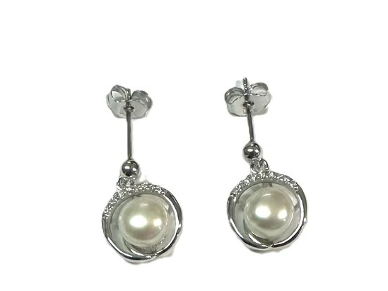 Pearl Earring