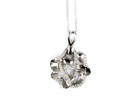 A White Cubic Zirconia Pendant With Chain