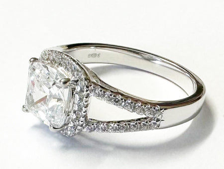 A White Cubic Zirconia Ring
