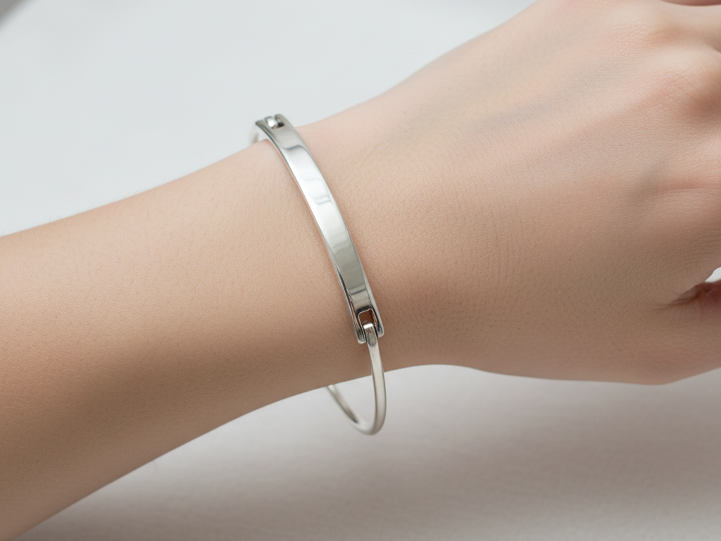 Simply Silver Bangle