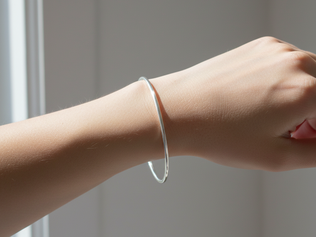 Simply Silver Bangle