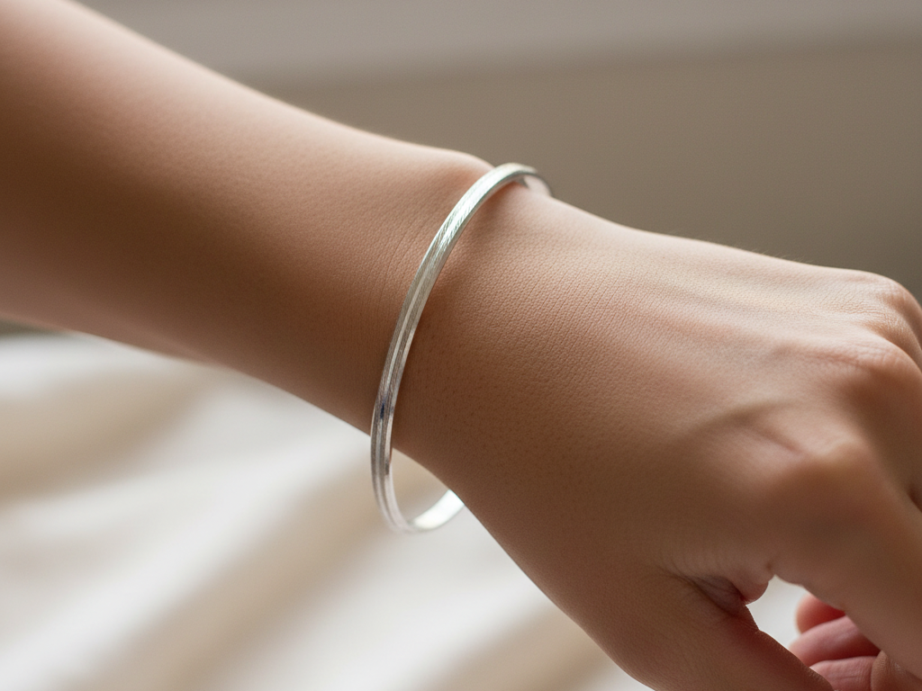 Simply Silver Bangle