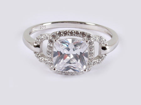 A White Cubic Zirconia Ring